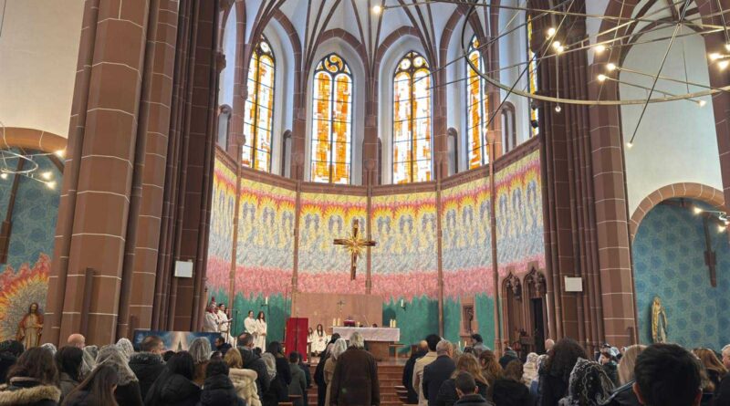 Celebrating the Chaldean C. Mass in Mainz /Germany by The Apostolic Visitor. Celebrating the Chaldean C. Mass in Mainz /Germany by The Apostolic Visitor.